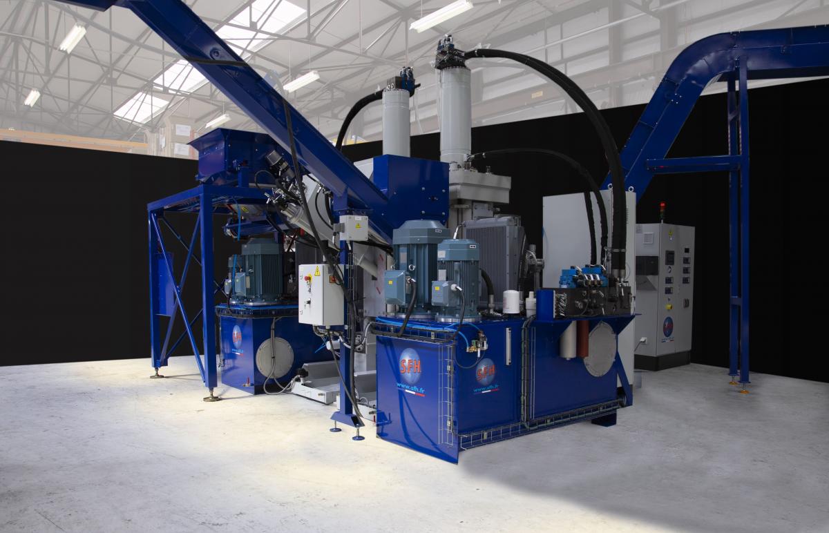 Ligne de traitement de copeaux 4.0, connectée à la supervision de la ligne de production. La ligne repartit ensuite les briquettes dans des Big-Bags, ceux-ci sont pesés et un bon de livraison associé est imprimé.